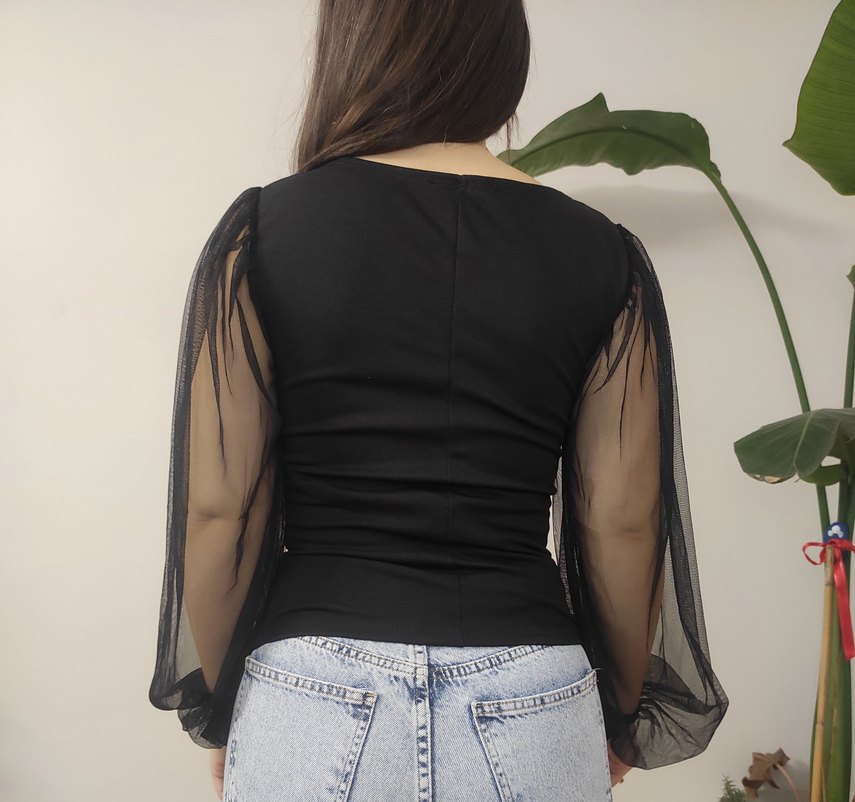 V Yaka Siyah Dantel Detaylı Kadın Bluz - Görsel 5