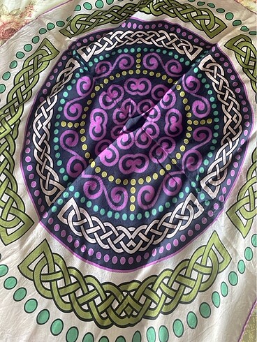 Armine Baş örtüsü