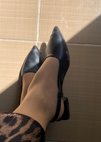 Tokalı Stiletto Topuklu Siyah Kadın Babet