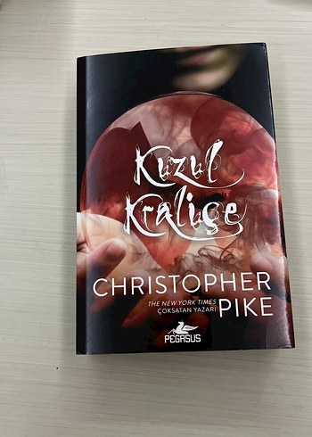 Christopher Pike'den Kızıl Kraliçe Romanı