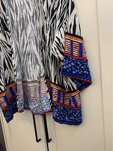 LC Waikiki Şık bir kimono modeli