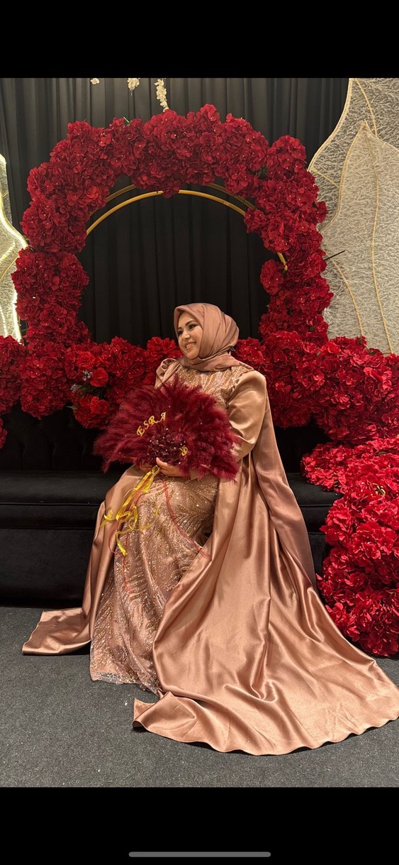 Uzun Kol, Yüksek Yakalı Camel Kadın Abiye - Görsel 2