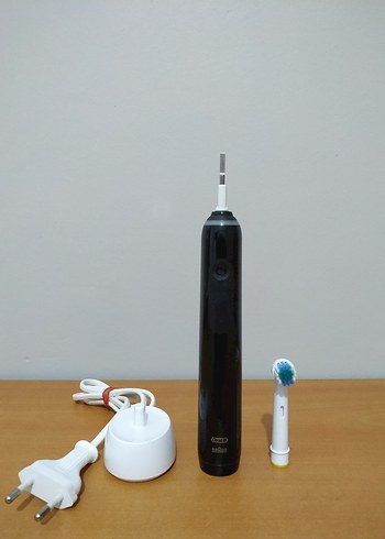 Beyaz ve Siyah Elektrikli Diş Fırçası Seti