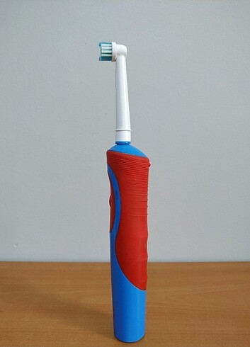 Oral-B Şarjlı diş fırçası 