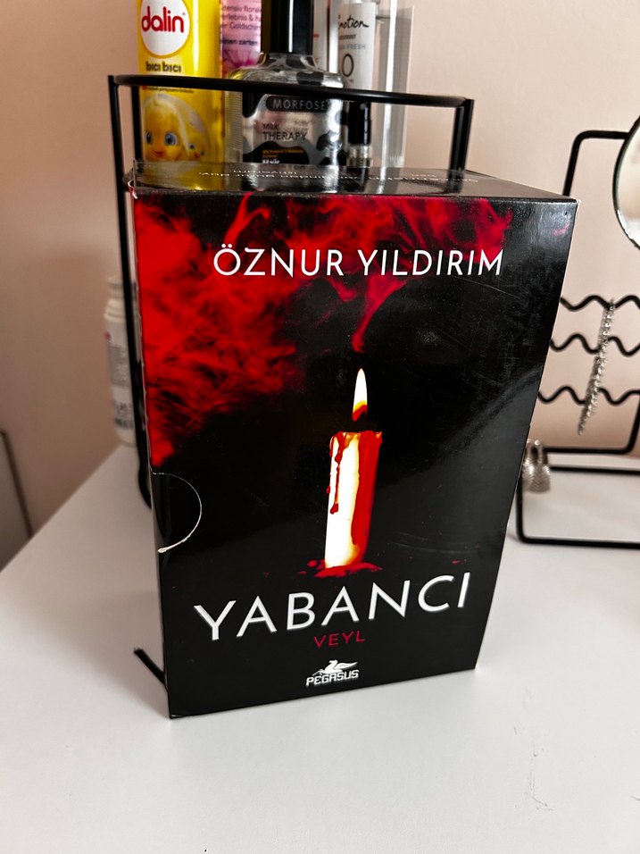 Yabancı Roman Seti - Öz Nur Yıldırım - Görsel 2