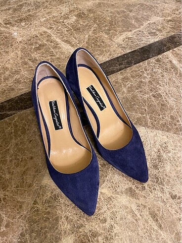 Deri stiletto