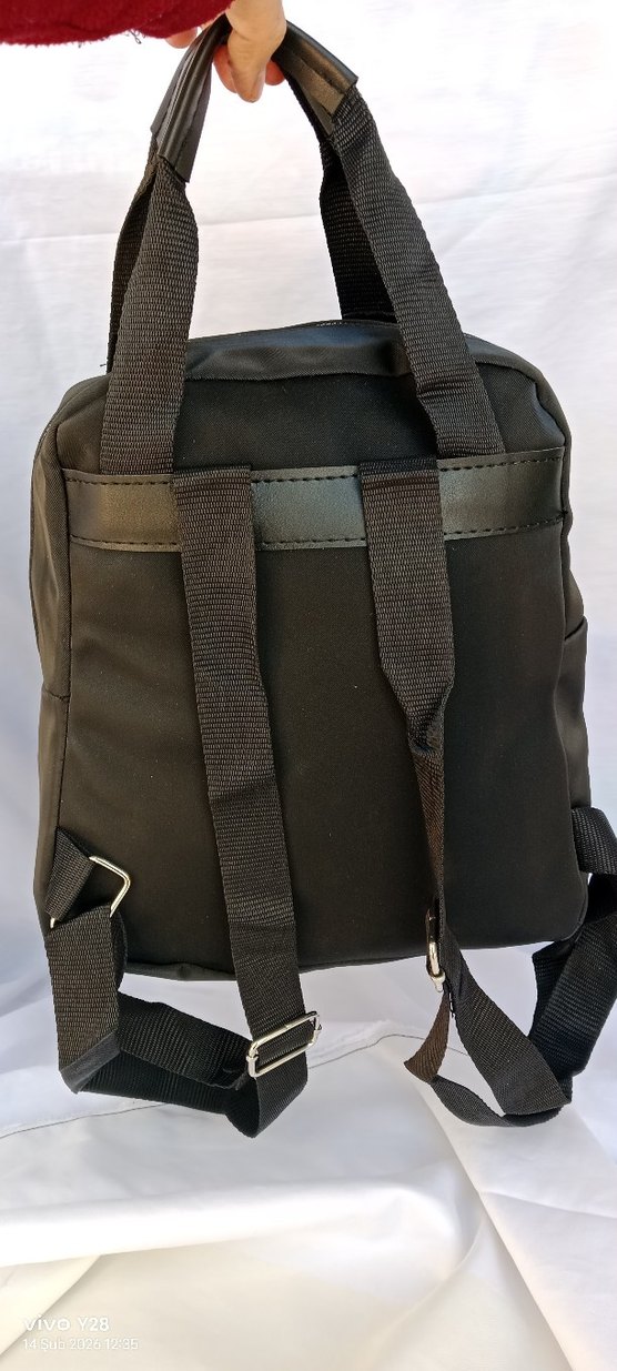 Kadın Siyah Fermuarlı Sırt Çantası - Görsel 2