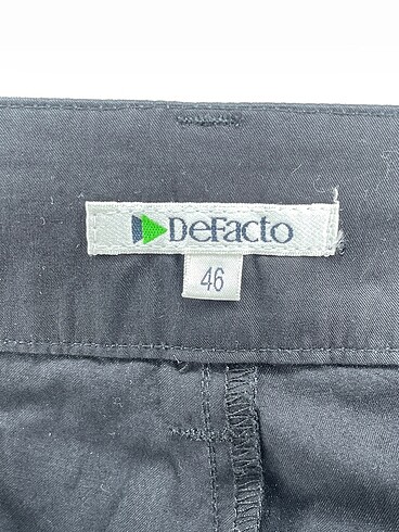 46 Beden siyah Renk Defacto Kısa Pantolon %70 İndirimli.
