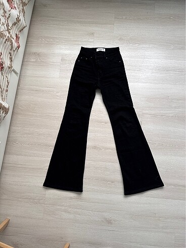 Pull and Bear İspanyol Paça Siyah Pantolon