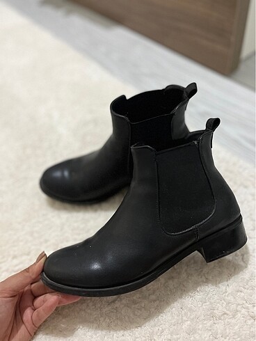 Zara Siyah kısa bot