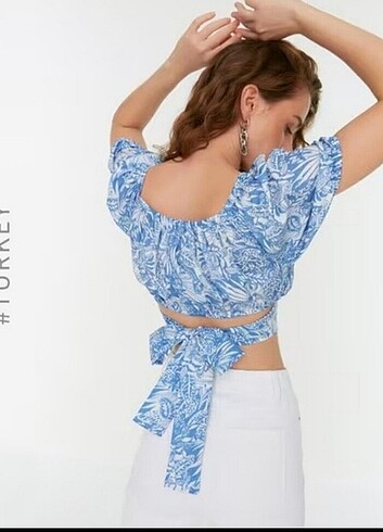 Trendyol & Milla Şık Mavi Bağlama Detaylı Kare Yaka Crop Bluz