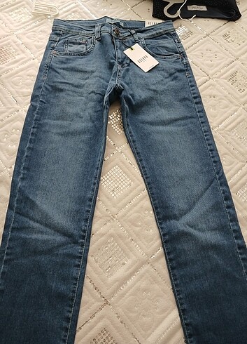 10 Yaş Beden 9-10 YAŞ SIFIR ETİKETLİ KOT PANTOLON