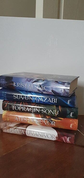 Elise Kova Hava Uyanıyor 5 Kitap Ciltli Set