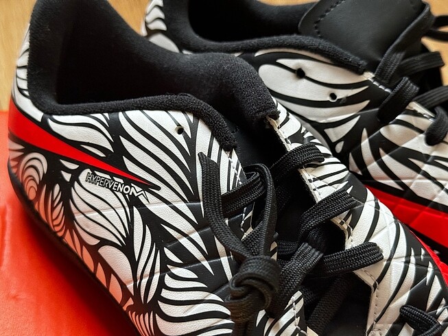 36 Beden kırmızı Renk Nike hypervenom sıfır halı saha ayakkabısı