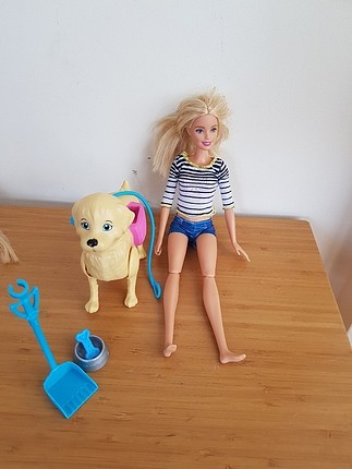 Barbie ve köpek tuvalet egitimi