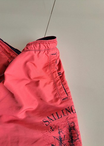 Lcw Renkli Baskılı Kemerli Kırmızı Erkek Şort - Görsel 5