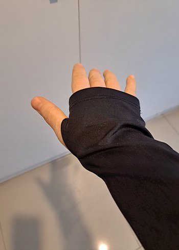 Siyah Fermuarlı Yüksek Yakalı Spor Üst - Görsel 10