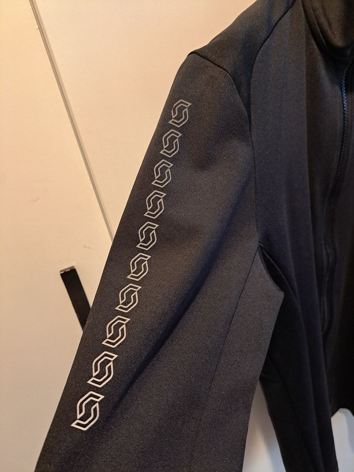 Siyah Fermuarlı Yüksek Yakalı Spor Üst - Görsel 4