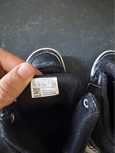 24 Beden siyah Renk Adidas ayakkabı