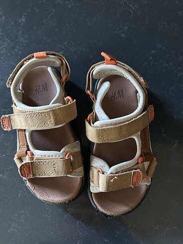 22 Beden H&m bebek sandalet