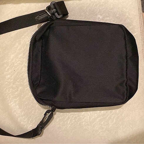 Bershka Kadıköyden aldım Omuz çantası askılı