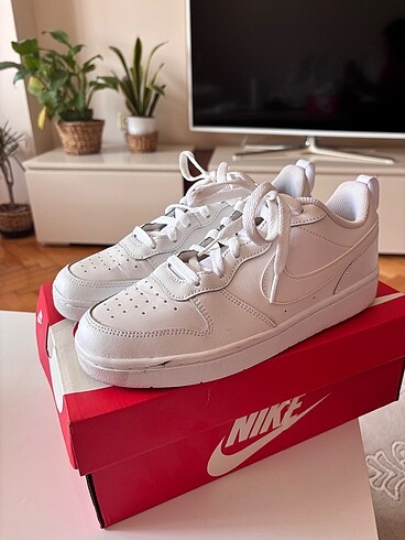 nike court borough low 2
