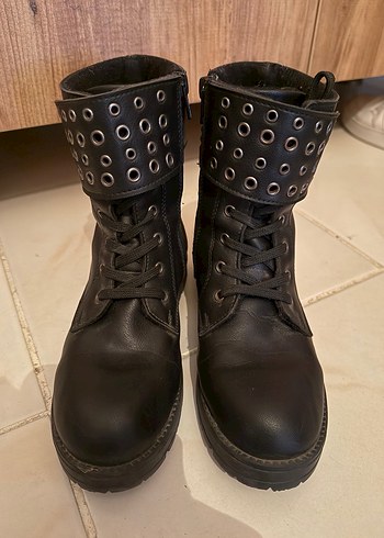 Tokalı Siyah Deri Gotik Bot - Görsel 3