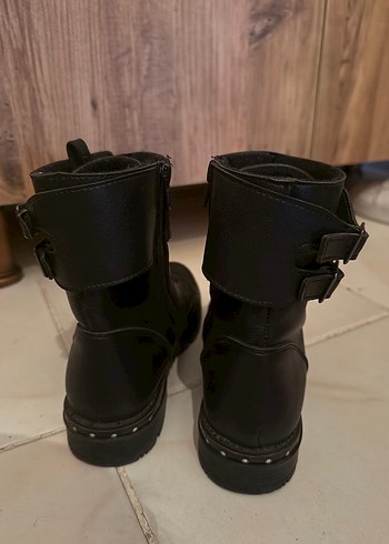 Tokalı Siyah Deri Gotik Bot - Görsel 2