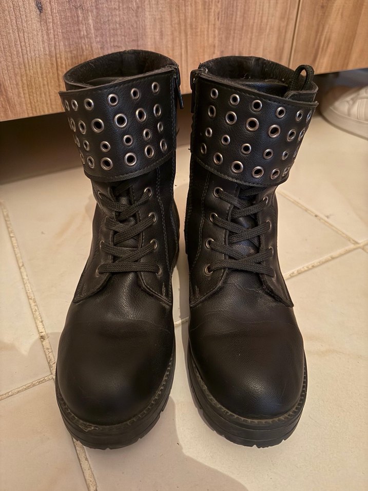 Tokalı Siyah Deri Gotik Bot - Görsel 3