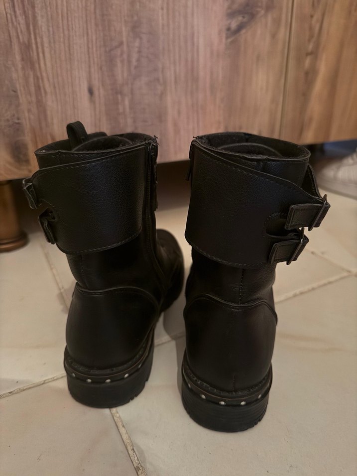 Tokalı Siyah Deri Gotik Bot - Görsel 2