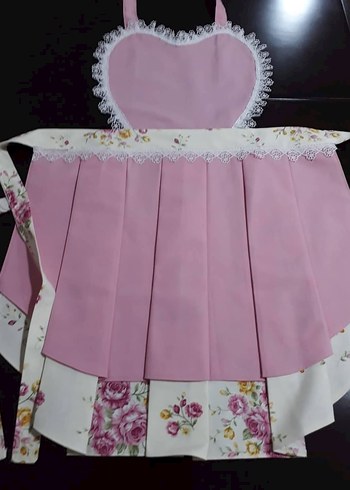 Pembe Kalp Desenli Mutfak Önlüğü