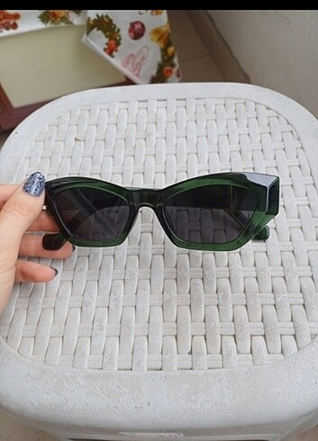 Yeşil güneş gözlüğü