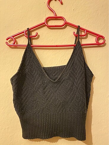Siyah örgülü askılı crop