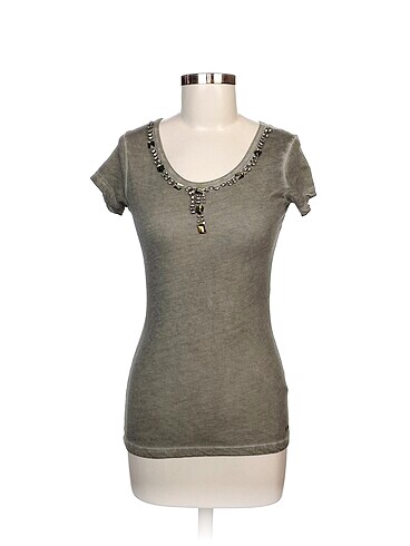 Guess Bluz %70 İndirimli.
