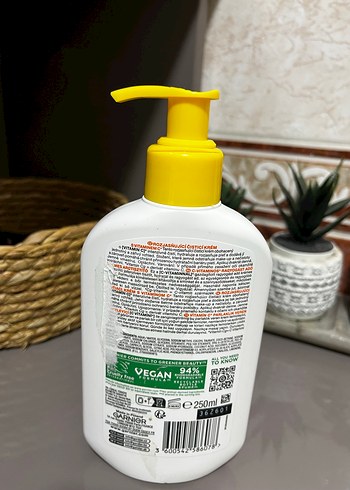Garnier C Vitamini Parlaklık Veren Temizleyici - Görsel 2