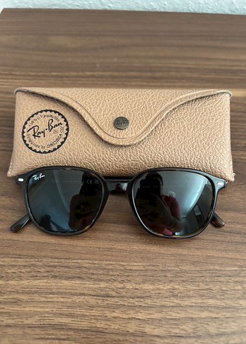  Beden Kahverengi Klasik Ray-Ban Gözlük