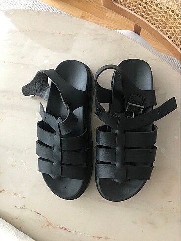 37 Beden siyah Renk Lc Waikiki Sandalet