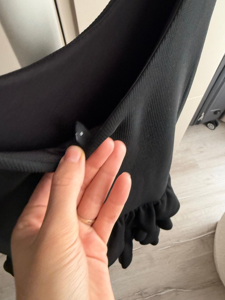 Siyah Kolsuz Fırfırlı Mini Elbise - Görsel 5