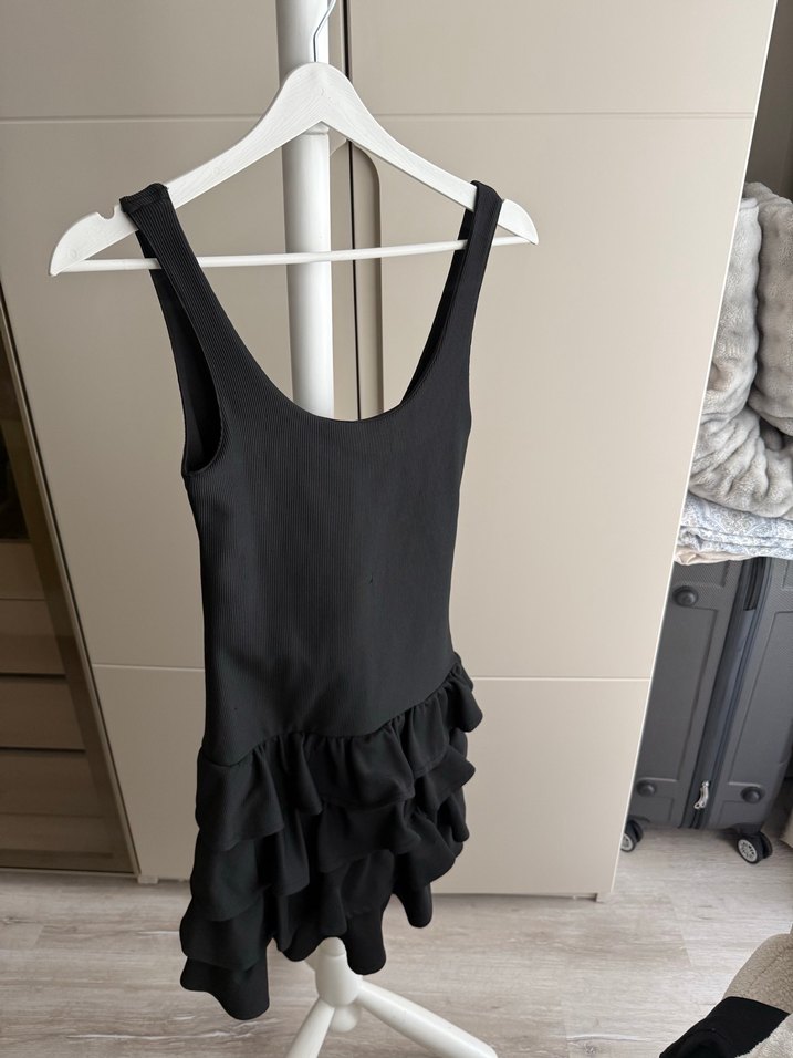 Siyah Kolsuz Fırfırlı Mini Elbise - Görsel 4