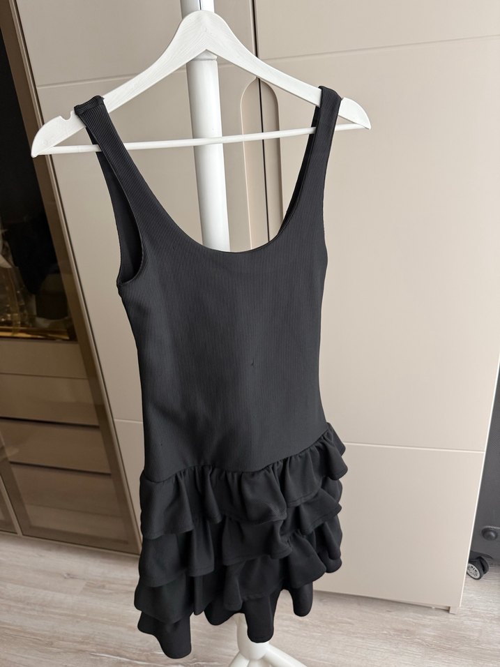 Siyah Kolsuz Fırfırlı Mini Elbise - Görsel 2