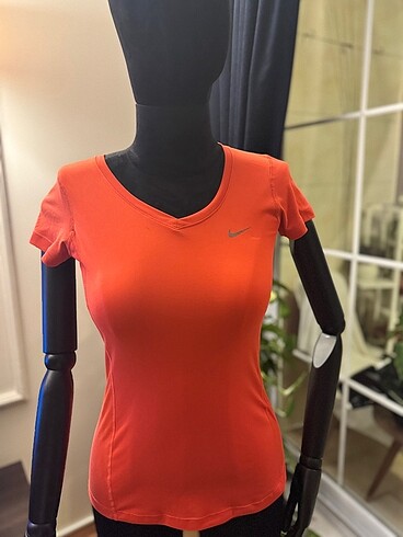 Nike slimfit licralı tişört