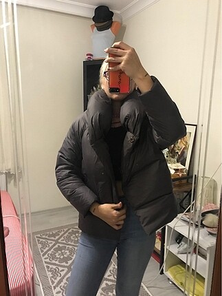 Omuz detaylı mont