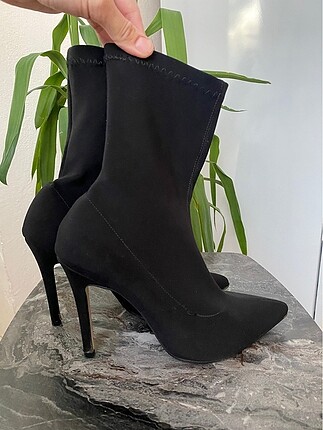 Siyah İnce Topuk Streç Bootie