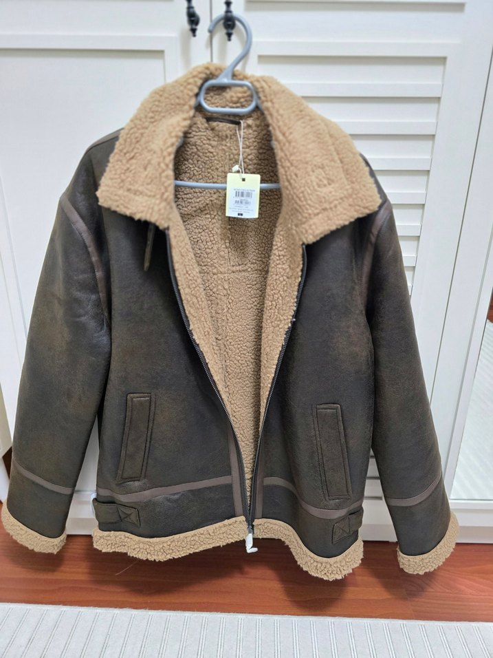 PELUŞ DETAYLI DERİ GÖRÜNÜMLÜ MONT - Görsel 2