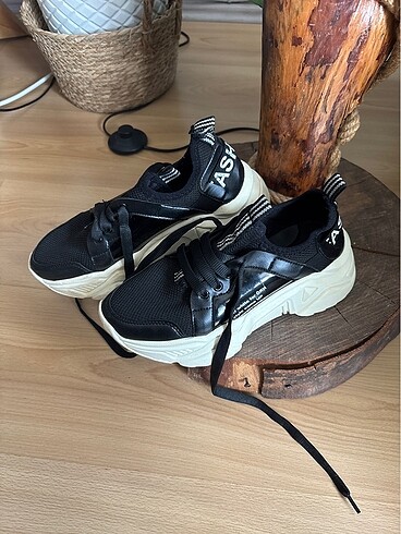 Off-White Bayan spor