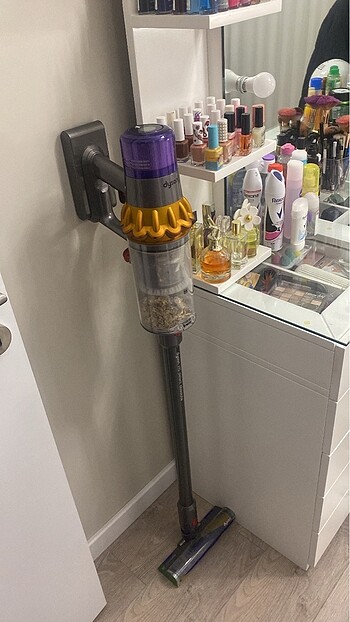 Dyson V15