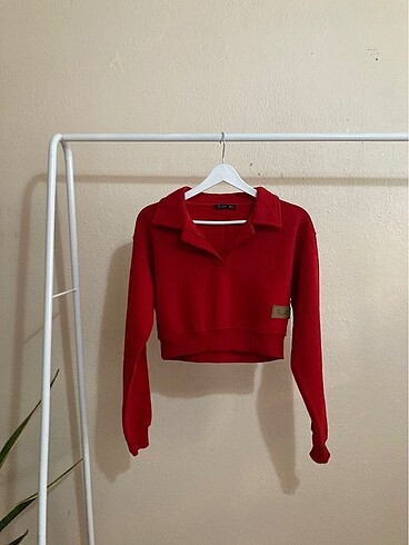 Polo yaka kırmızı crop şardonlu sweatshirt