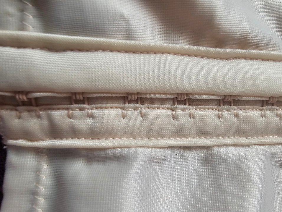 Beyaz Göğüs Destekli Korset - Görsel 3