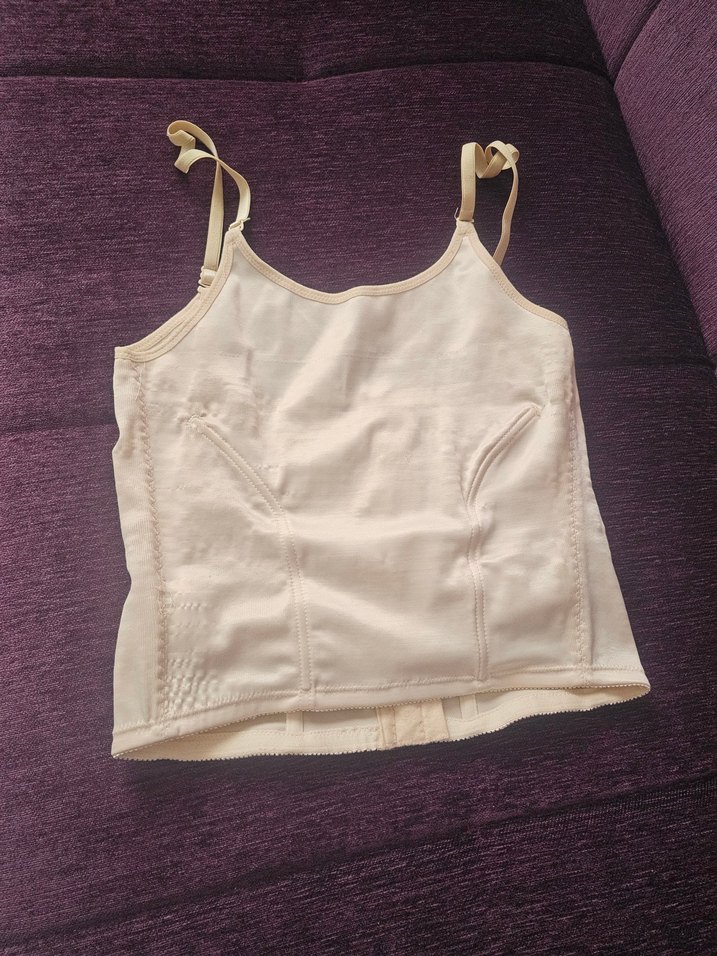 Beyaz Göğüs Destekli Korset - Görsel 2