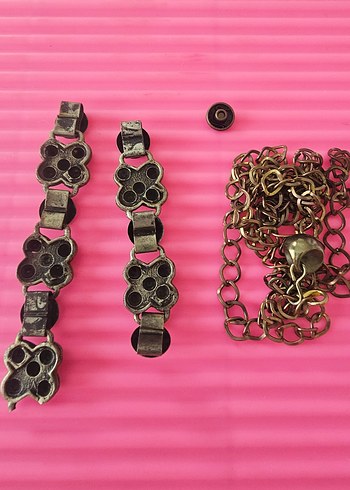 Zincir Detaylı Renkli Yılan Desenli Vücut Zinciri - Görsel 8